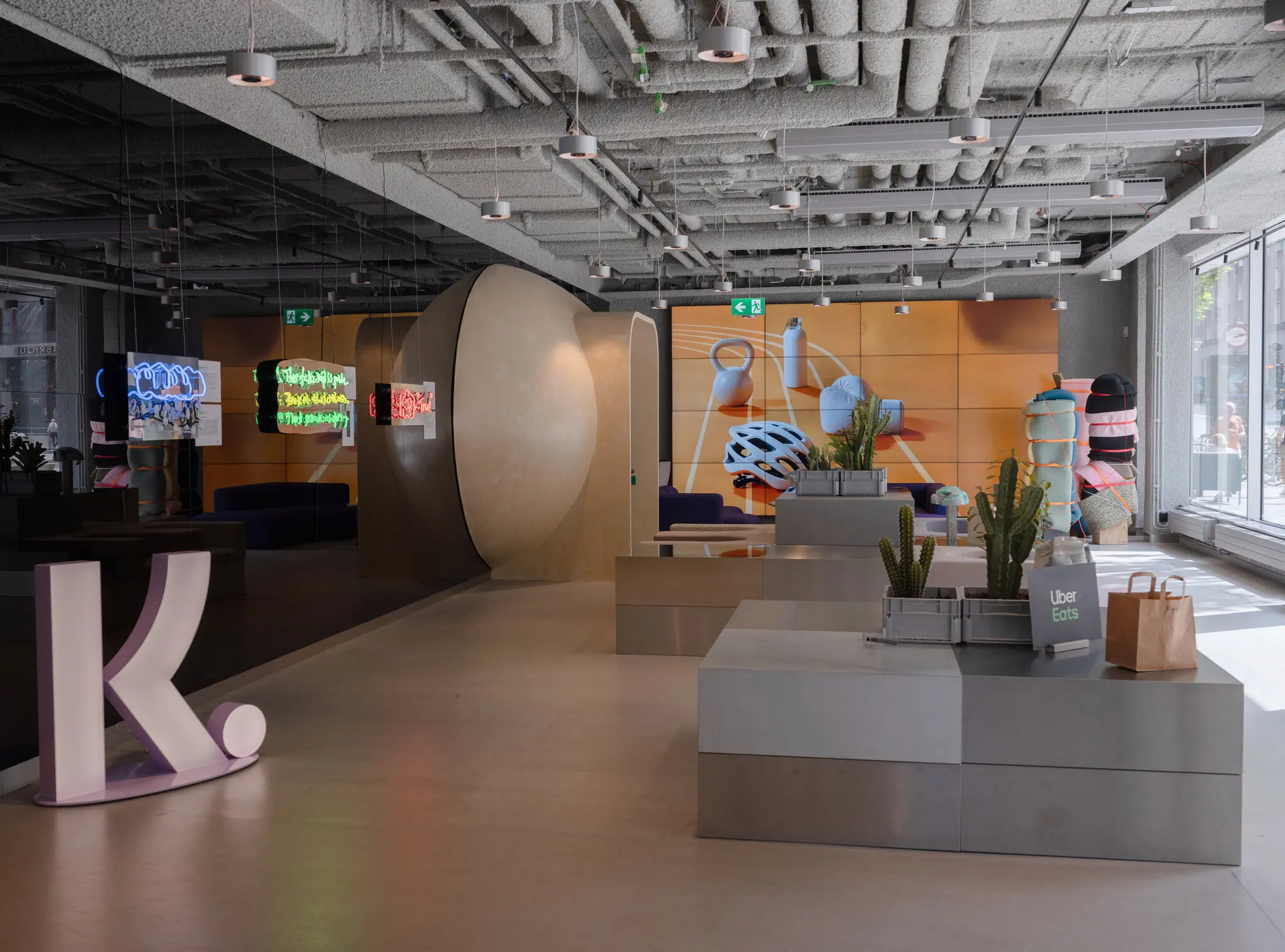 Коли штучний інтелект стає головним працівником: Чи справді автоматизація вигідна компаніям?